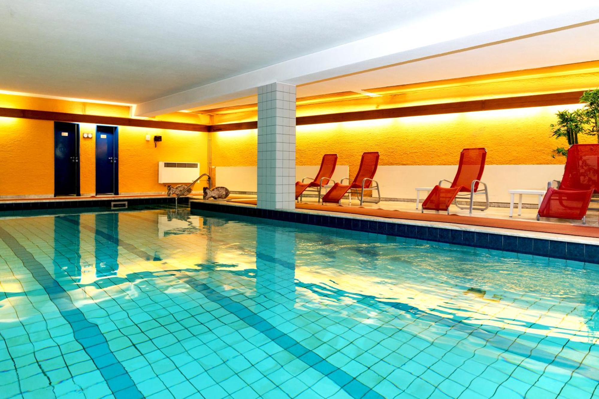 Hotel Meran Hallenbad&Sauna Saarbrücken Exterior foto